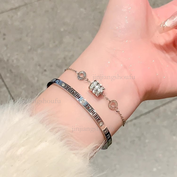 2026 Fashion All Diamond Titanium Steel Designer Bracelet Luxury Brand Non Fading Women's Jewelry Versatile High End 18K Gold Lock Chain Trendy N