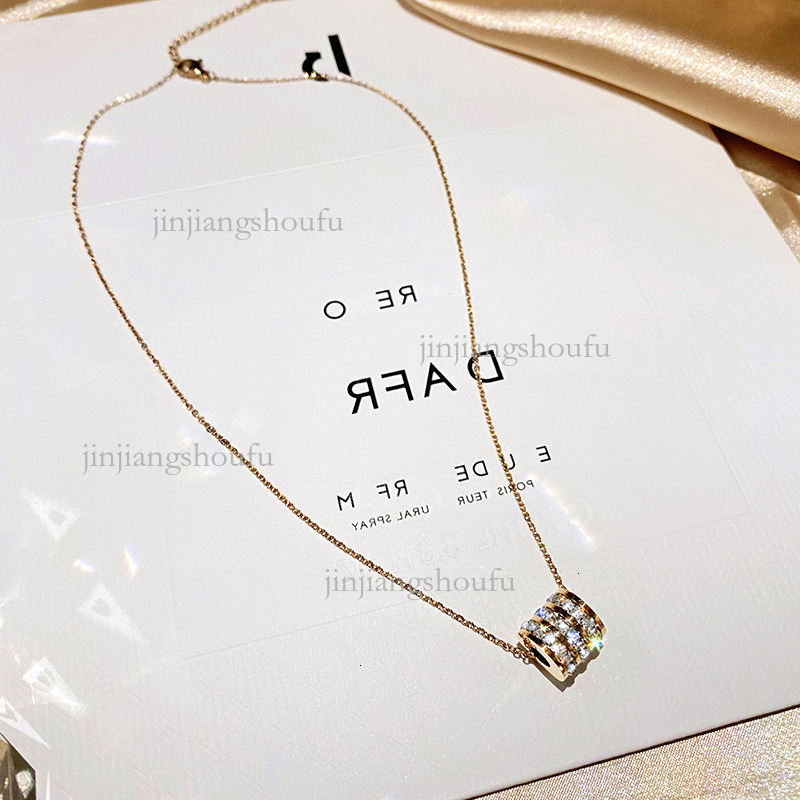 2026 Fashion All Diamond Titanium Steel Designer Bracelet Luxury Brand Non Fading Women's Jewelry Versatile High End 18K Gold Lock Chain Trendy N