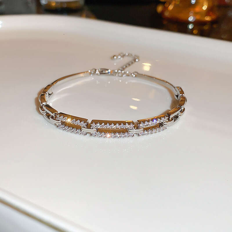Fashionable and stylish diamond-encrusted pig nose bracelet for women, light luxury full-diamond Design design, versatile adjustable open bangle