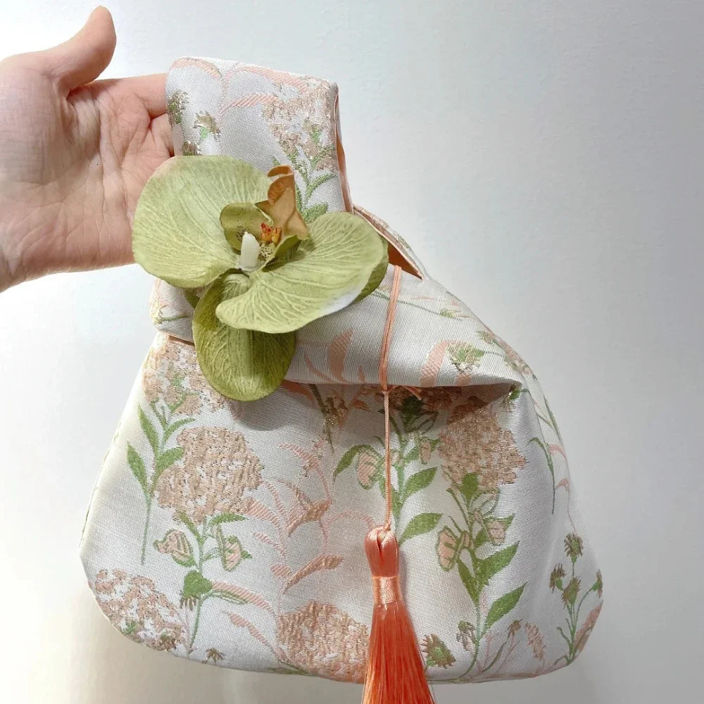 Flower Pendant Lunch Bag Cosmetic Chinese Style Handbag Tassel Knot Wrist Small Item Pouch Cheongsam Accessories 260307