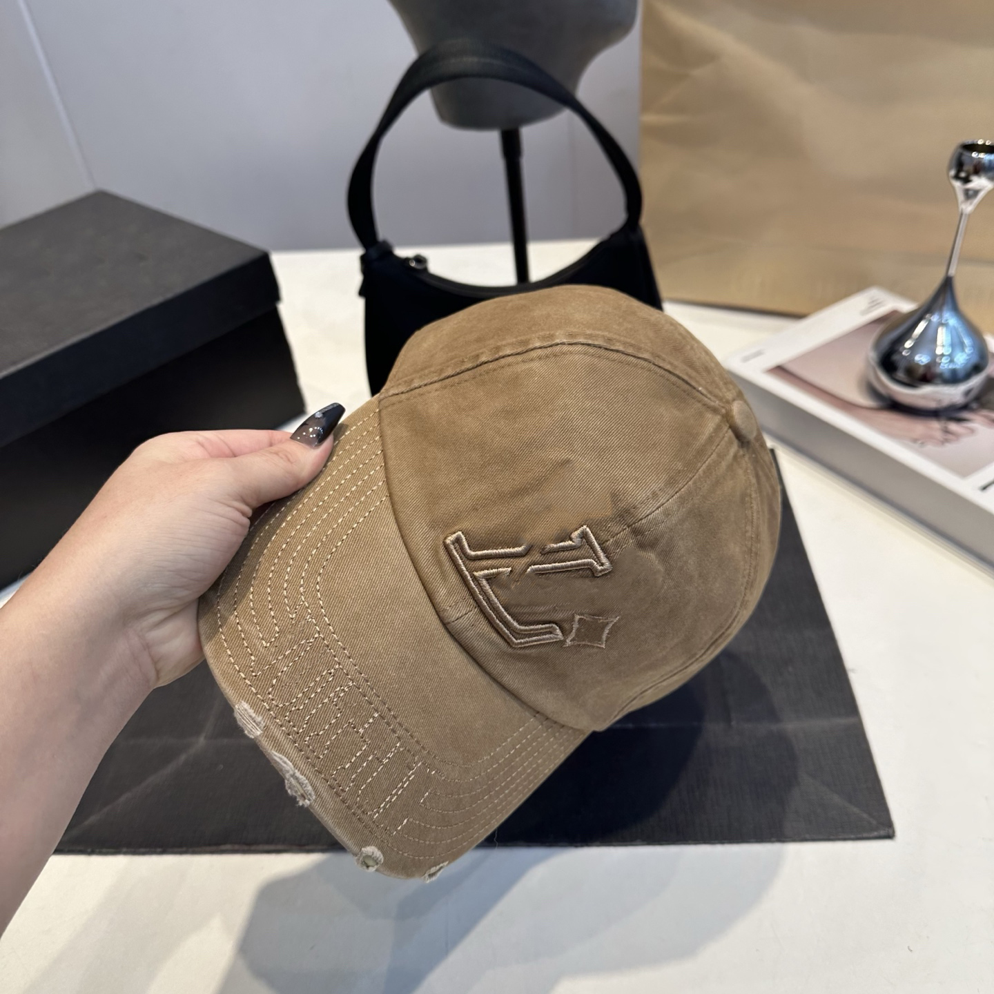 embroidery cap luxury corduroy casquette designers hat fashions caps letter baseball women and men sunshade cap sports ball casquette luxe outdoor travel gift