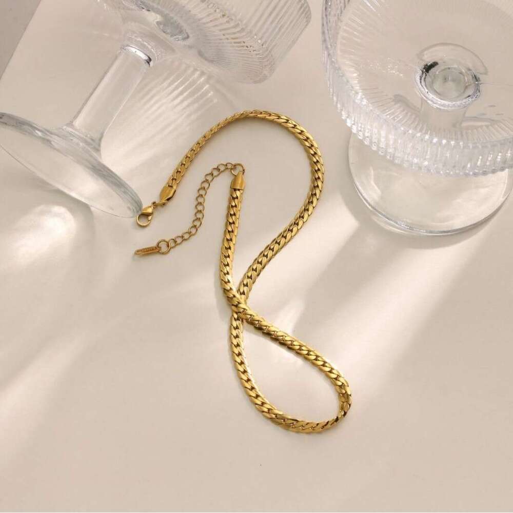 Titanium steel French vintage Cuban chain hip-hop necklace, versatile European and American style, high-quality vacuum-plated 18k real gold jewelry
