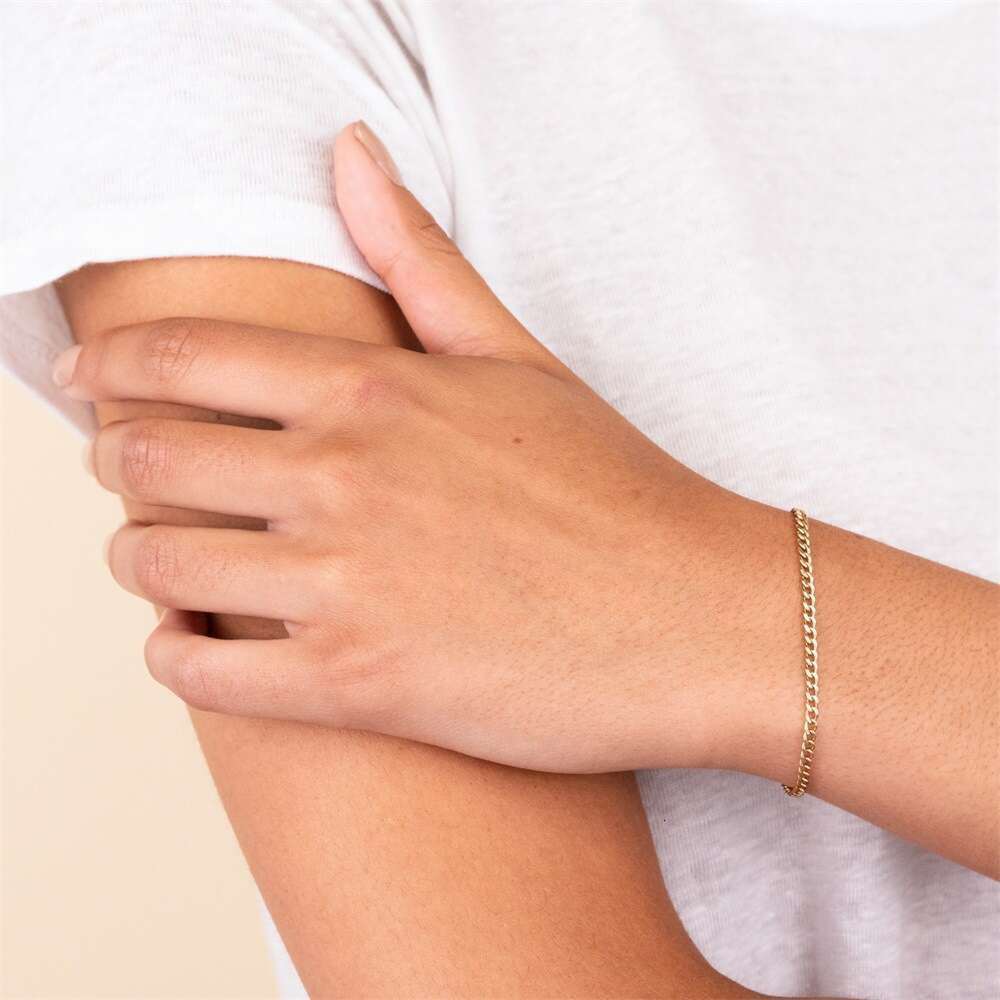 Carefully selected European and American couple's personalized bracelets, fashionable Cuban chain versatile hand accessories, stainless steel ele