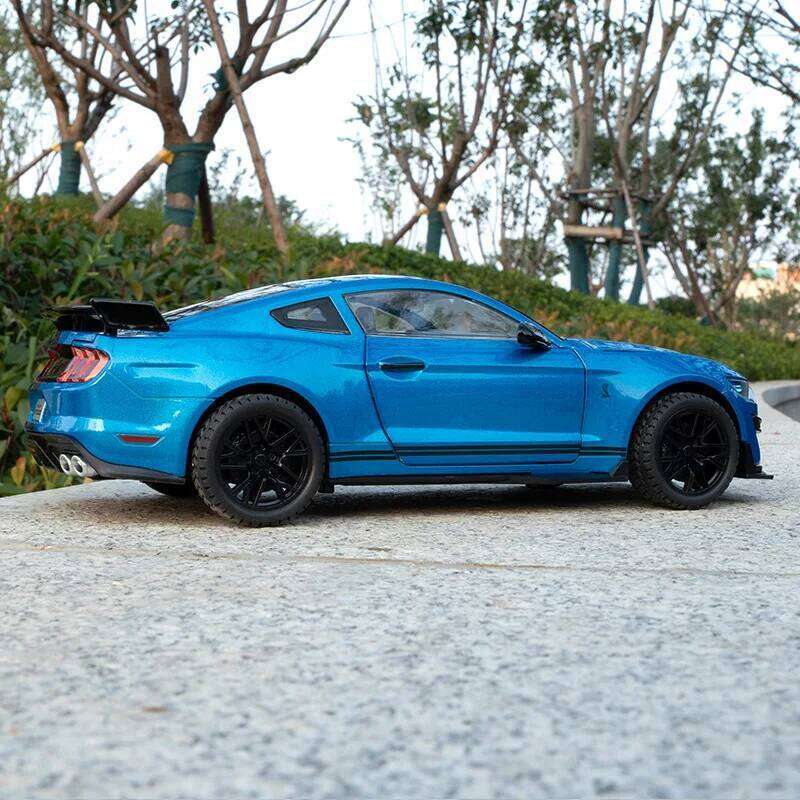 Large 1:18 Ford Mustang GT500 Miniatures Alloy Diecast Metal Vehicle Model Desk Desktop Collection Decorative Hobby Ornaments Z260306
