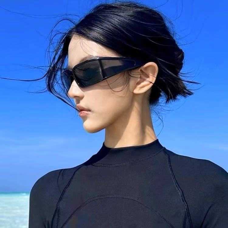 Womens Y2K one-piece sunglasses for hot girls suitable for travel beach seaside outdoor cycling sports and with a high-end feel also suitable for men 