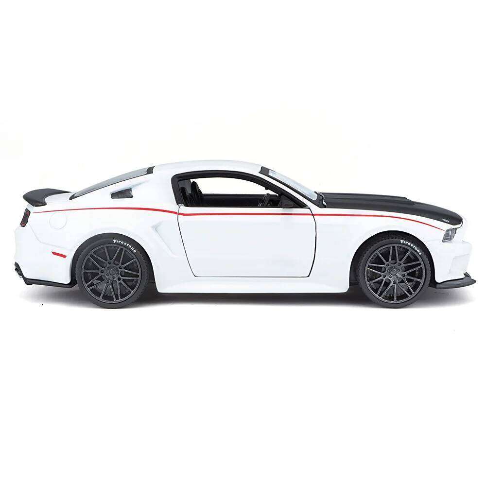 Maisto 1:24 2014 Ford Mustang Street Racer cars simulation Die casting alloy car model crafts decoration collection toy tools Z260306