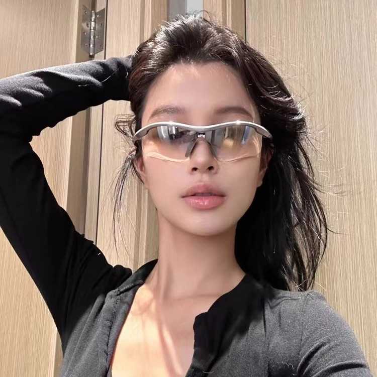 Outdoor Sports Cycling Glasses Mountaineering Womens Night Riding Sunglasses Day and Night Dual-use Eye Protection Windproof Goggles Sunglasses Runnin