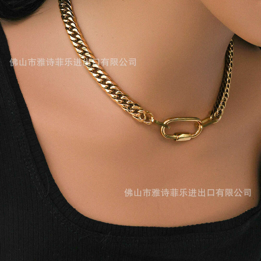High-Quality Polished Stainless Cuban Chain Two-Tone Splicing Titanium Steel Vacuum Electroplated 18k Gold Carabiner Necklace