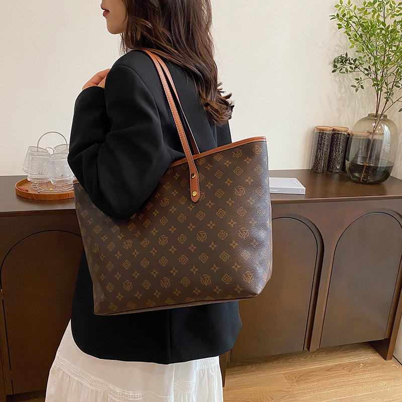 Cross-border Commuting Large Bag 2026 New Designer Bag Vintage Large Capacity Single Luxury Bag Shoulder Women's Bag High-end Handheld Trendy Tot
