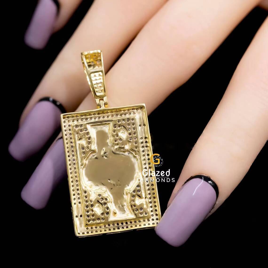 Charm Hip Hop Moissanite Round Brilliant Cut King Card Poker Pendant Studded in 10kt Yellow Gold for Unisex