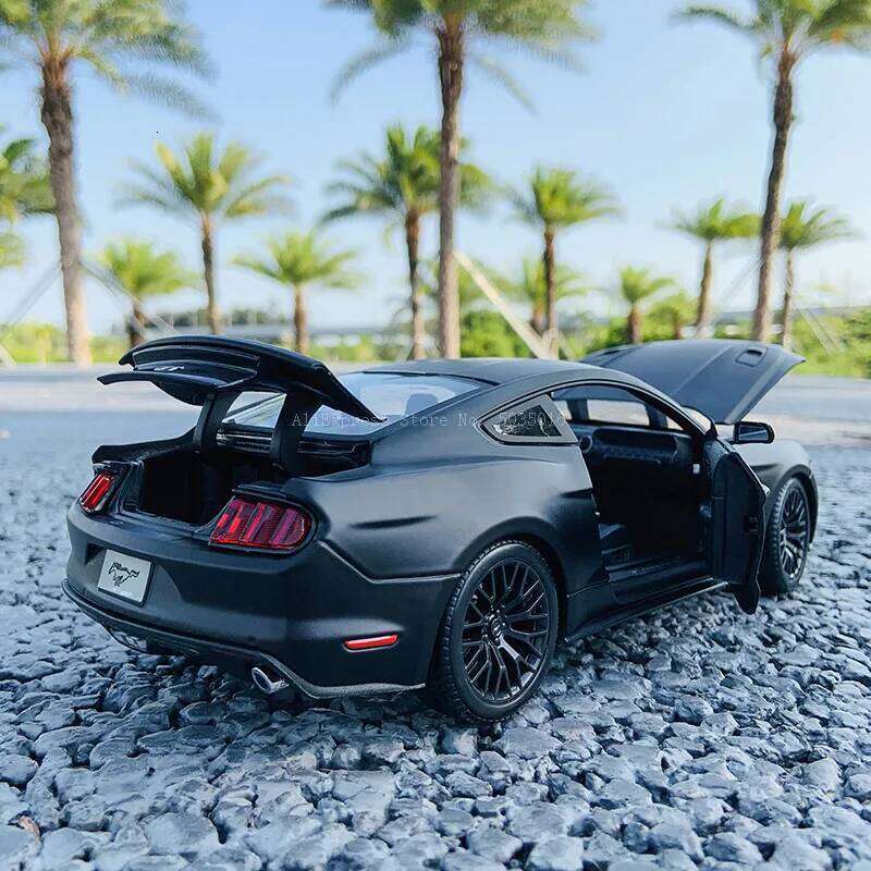 new Maisto 1:18 2015 Ford Mustang GT sports car Alloy Retro Classic Model Car Decoration Collection gift Z260306
