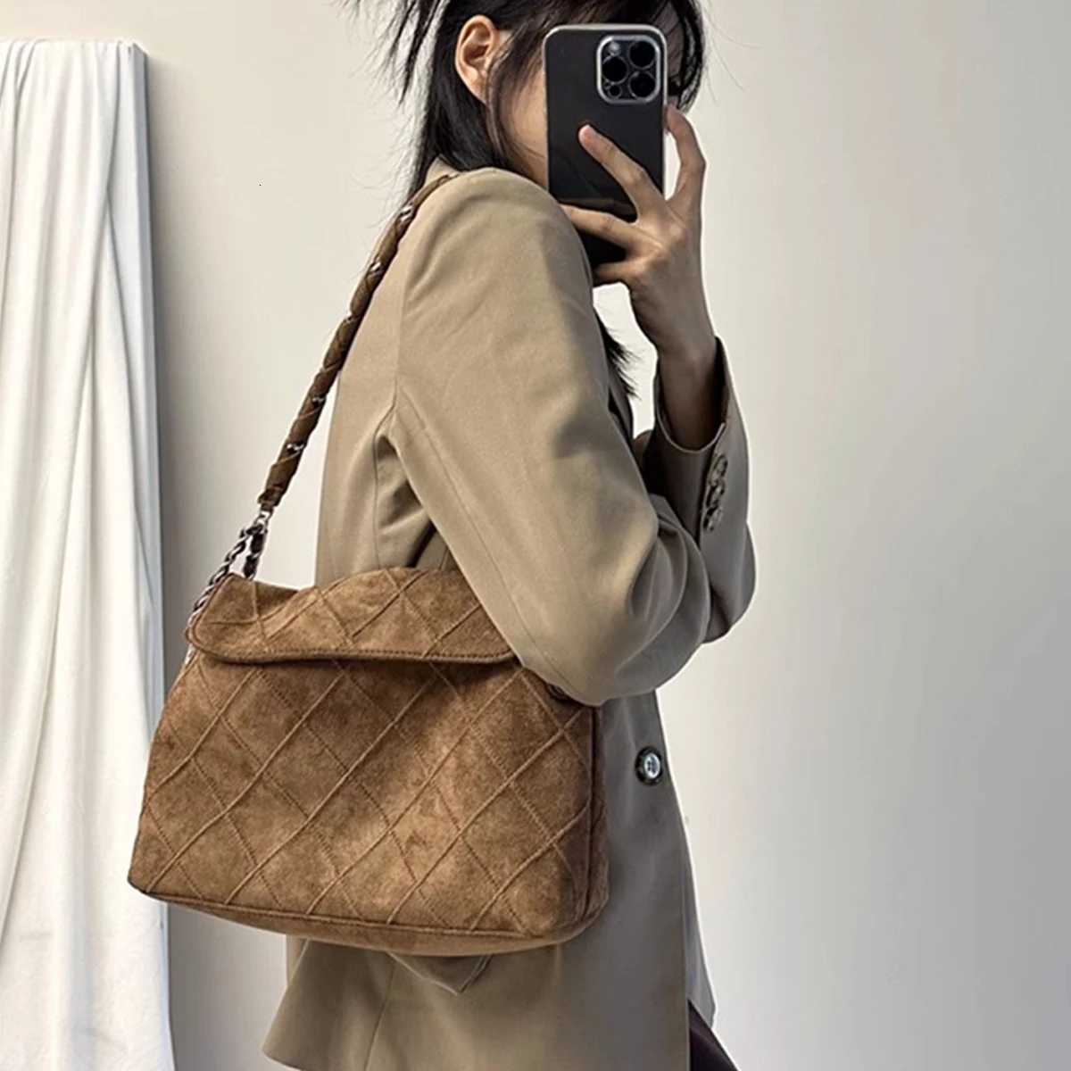 Large Capacity Womens Shoulder Bag 2026 New Ladies Handbag Design Messenger Purse Commuting Bucket Bag H260306