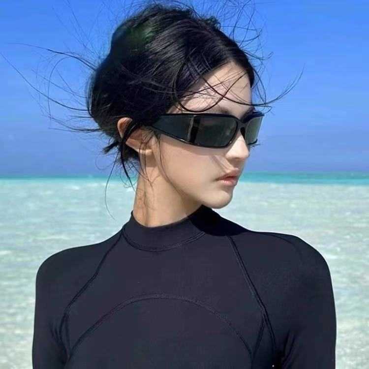 Womens Y2K one-piece sunglasses for hot girls suitable for travel beach seaside outdoor cycling sports and with a high-end feel also suitable for men 