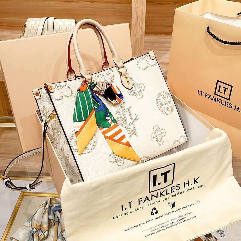 Guangzhou Luxury Handbag 2025 New High-end Vintage Floral Tote Women's Large Capacity Shoulder Bag