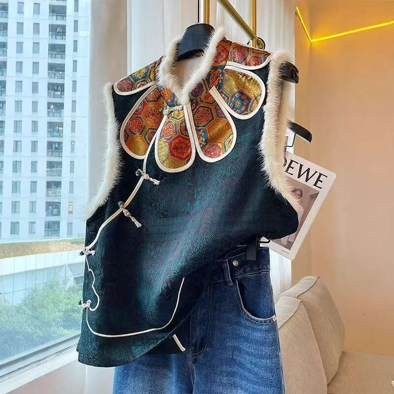 Mardi Hefxessdr New Chinese style traditional button up vest, thickened and padded, sleeveless top, 2025 winter new layered vest