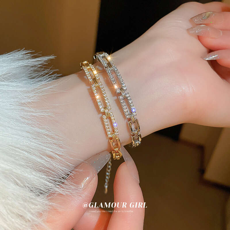 Fashionable and stylish diamond-encrusted pig nose bracelet for women, light luxury full-diamond Design design, versatile adjustable open bangle
