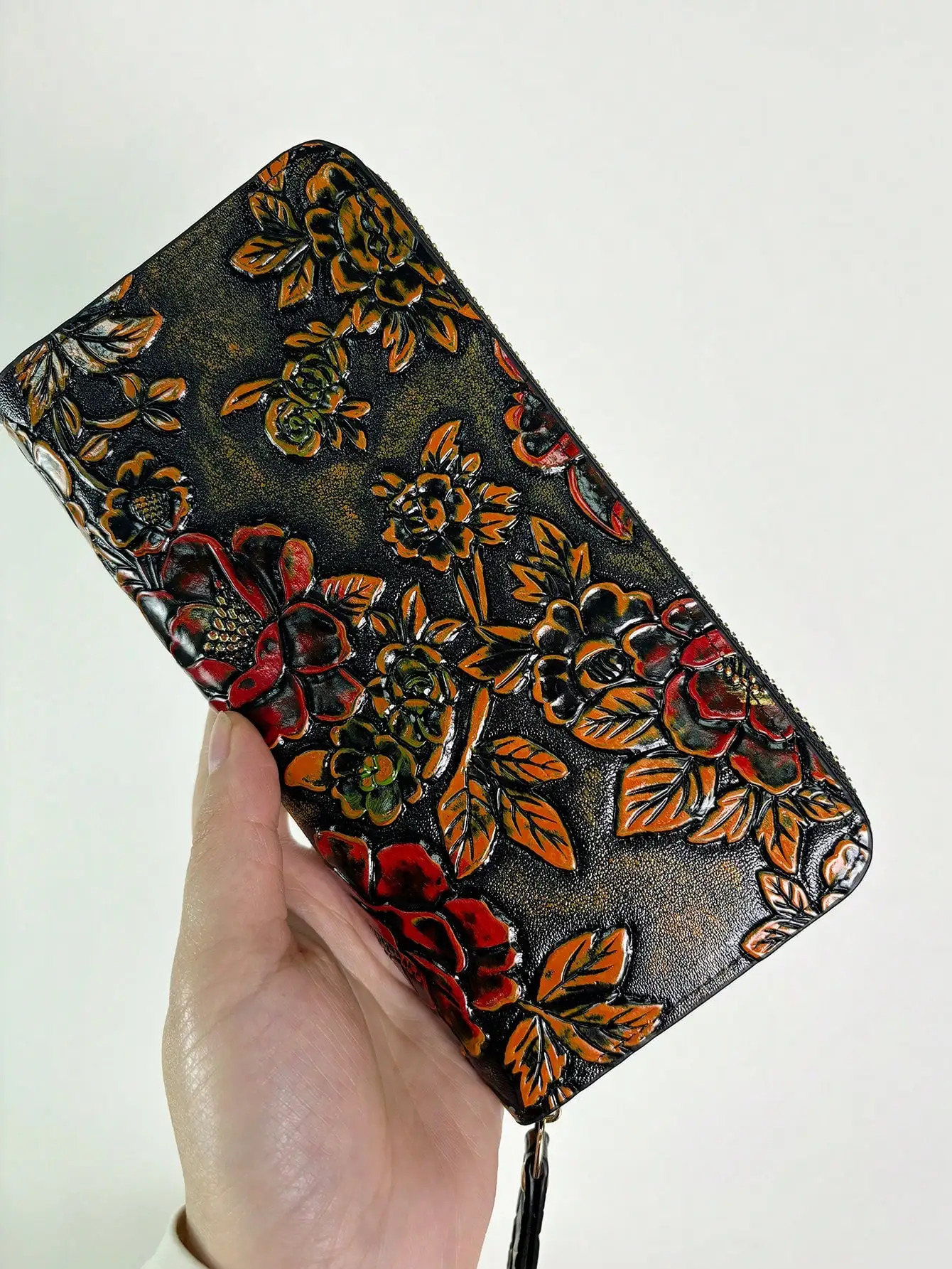 Highend retro carved long ladies purse fashion elegant leather carving flower clutch bag can put mobile phone multicard 260307