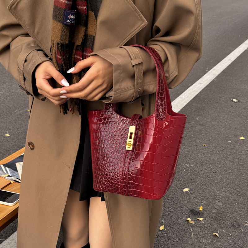 2026 European And American Style Basket Bag With Luxury Bag Designer Bag High-end Stone Pattern Multifunctional Commuting Bucket Bag Women's Shou