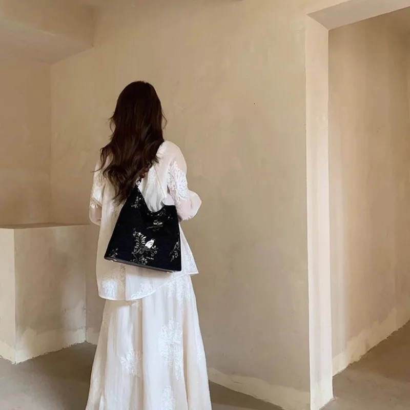 2026 Chinese Style Large Capacity Womens Shoulder Bag Summer Armpit Ancient Tote Canvas Retro Elements 260307