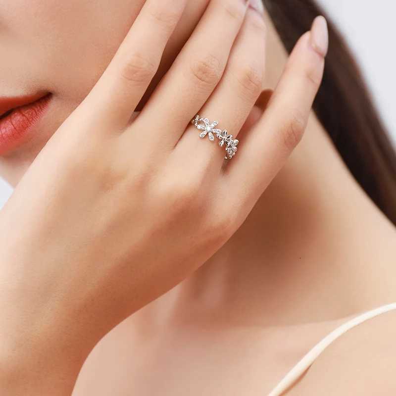 Ailmay Genuine 925 Sterling Silver Little Daisy exquisite Flowers Jewelry Sets Sparkling CZ For Women Statement Jewelry Gift H260307 - view 3