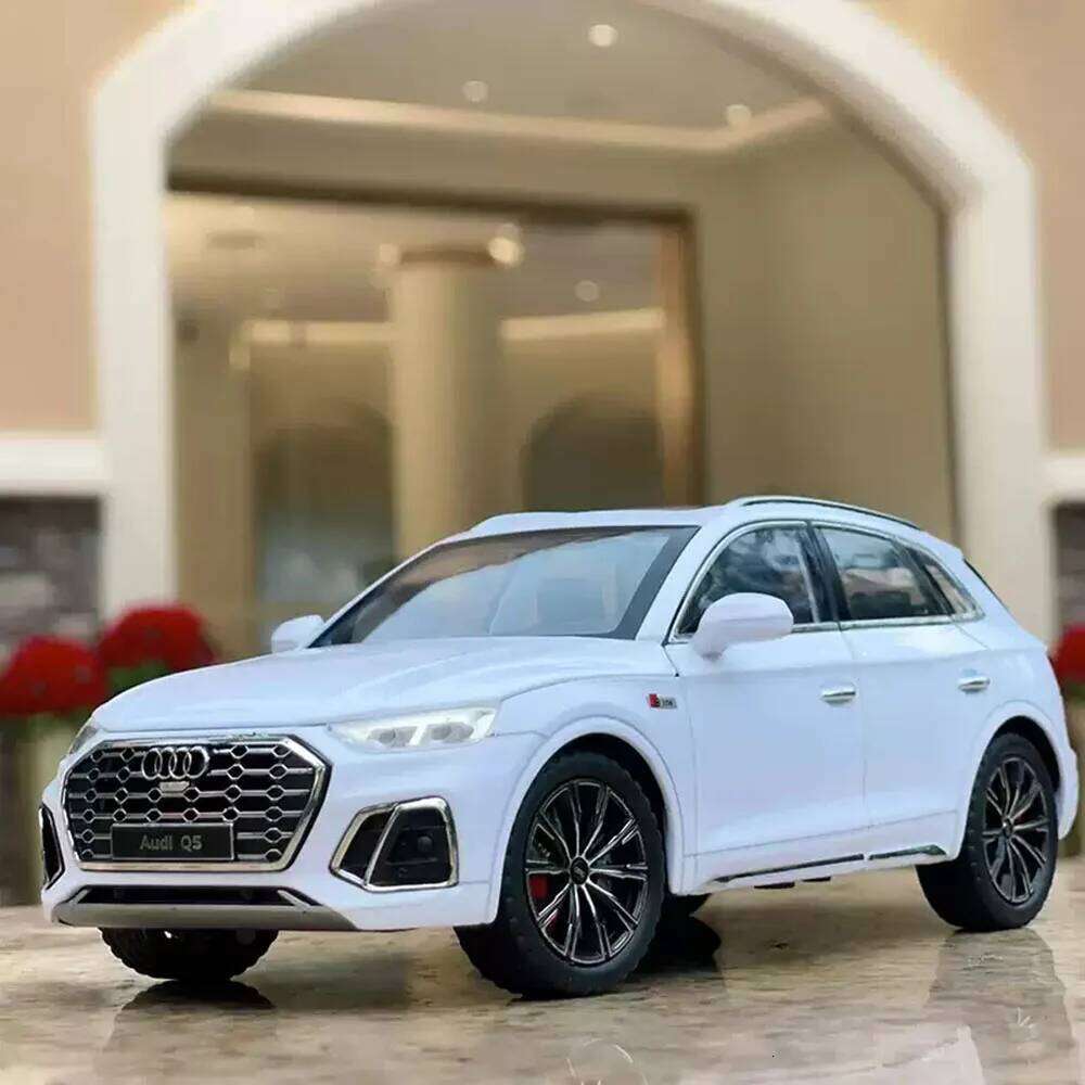1:24 Q5 RS7 Alloy Car Diecast Model Toys Front Wheel Steering 6 Doors Opened Sound Light Pull Back for Boyfriend's Birthday Gift Z260306