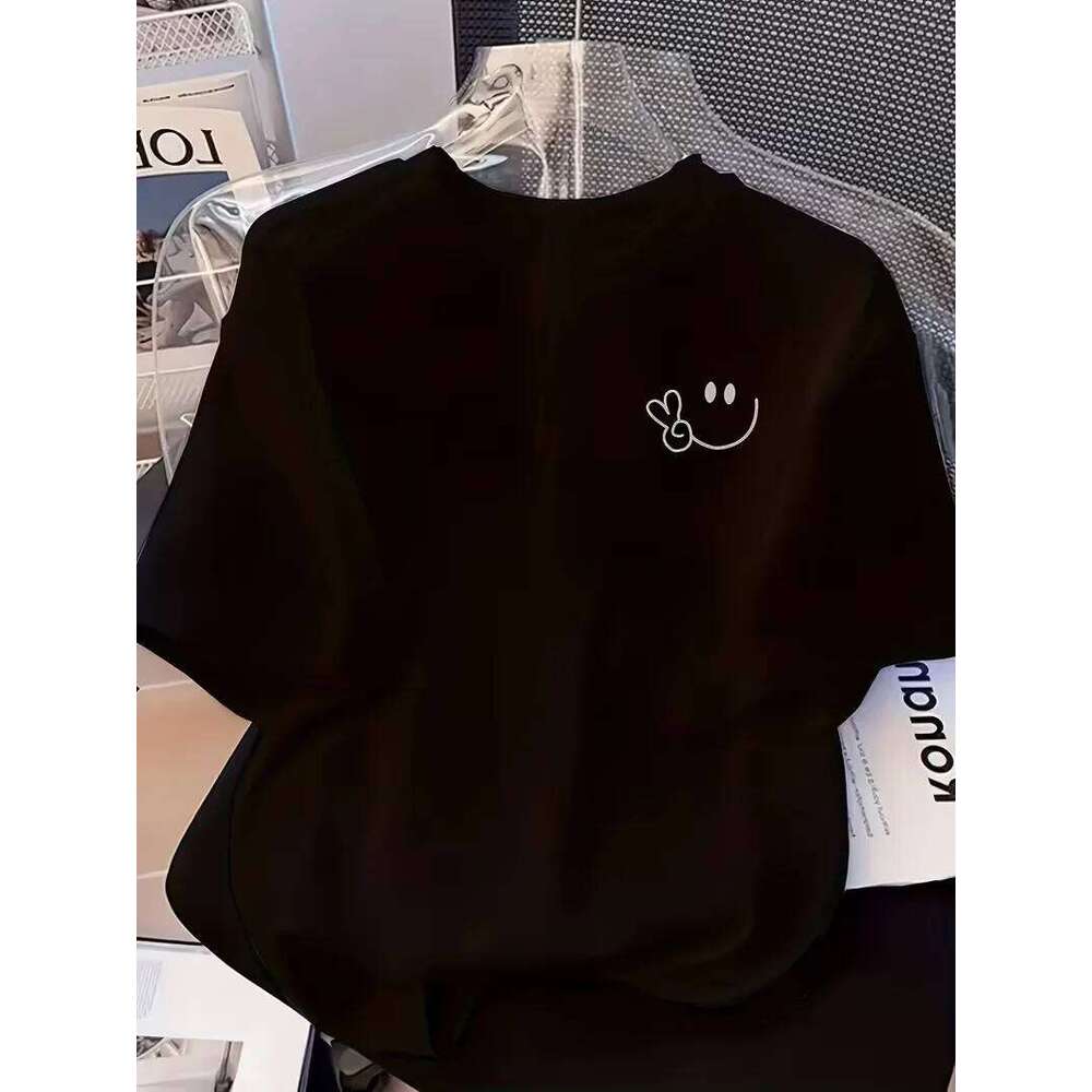 26 Stylish Tee with Adorable Smile Loose and Casual Versatile for Daily Wear Fashionable Women Men T-shirt Clothing Top XJ260306