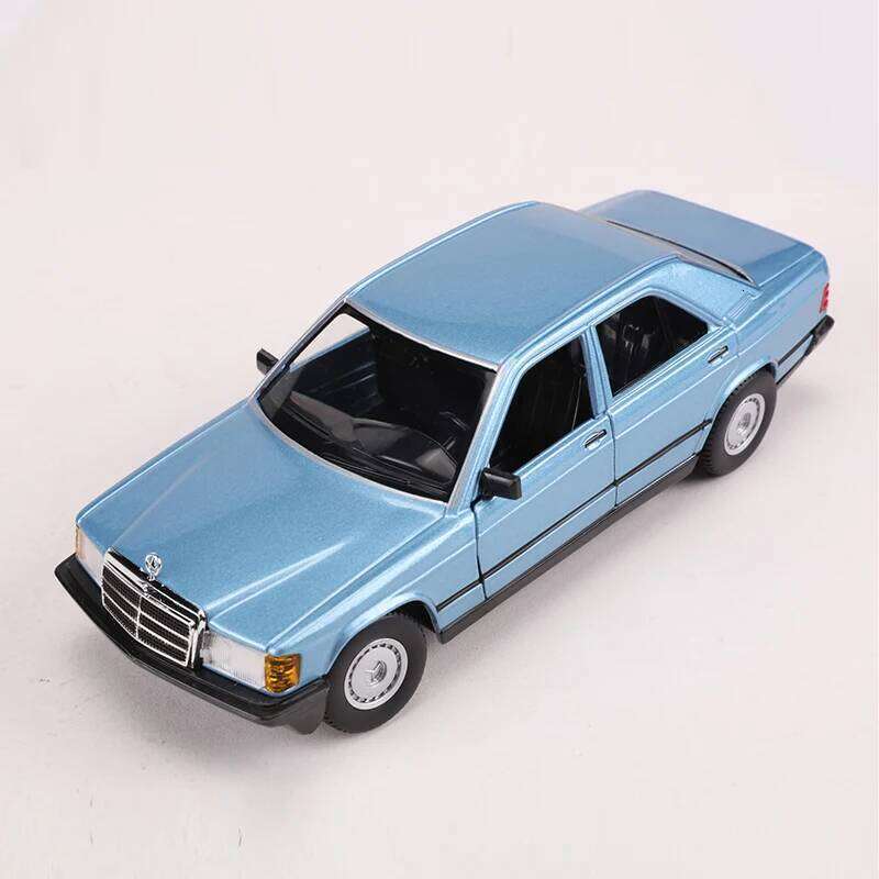 Bburago 1:25 1984 Mercedes 190E Diecast Car Model For Green/Red With Beige Interior Collection Gift Z260306