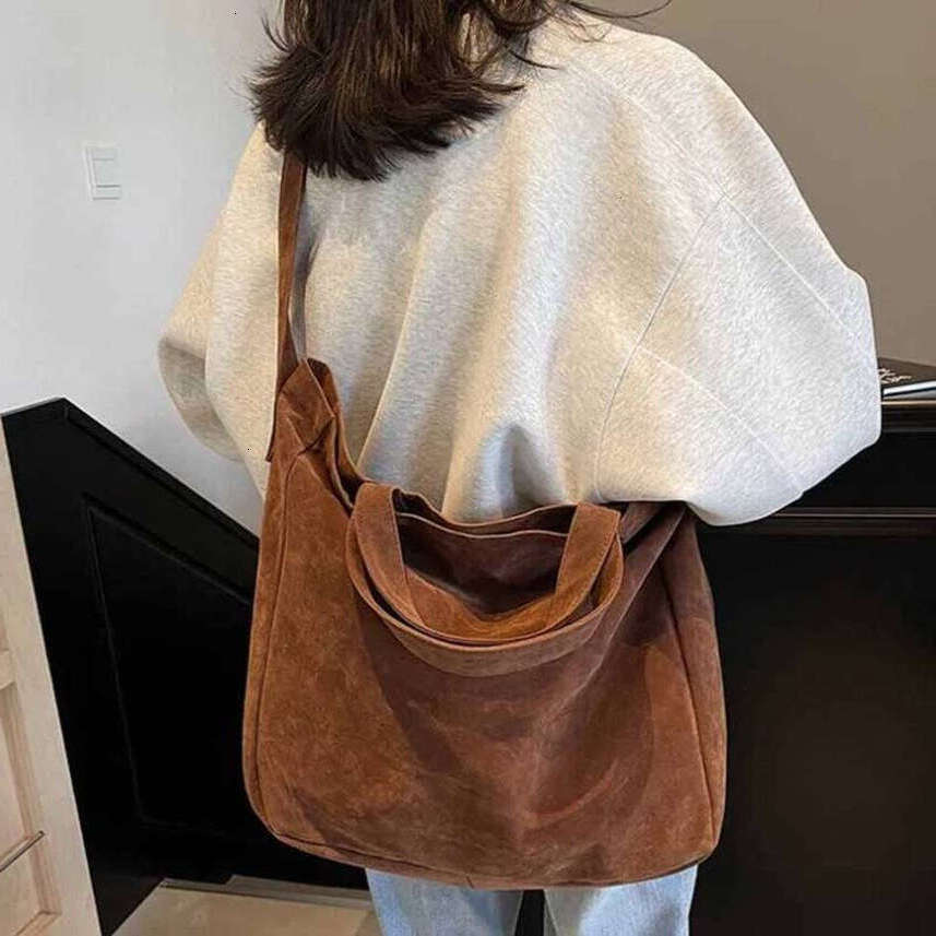 TAURUSCIAGA Large Capacity Velvet 2026 Hot Selling Tote Zipper Solid Color Popular Fashion Handbag Soft Simple Commuting Shoulder Bag Noble Temperamen