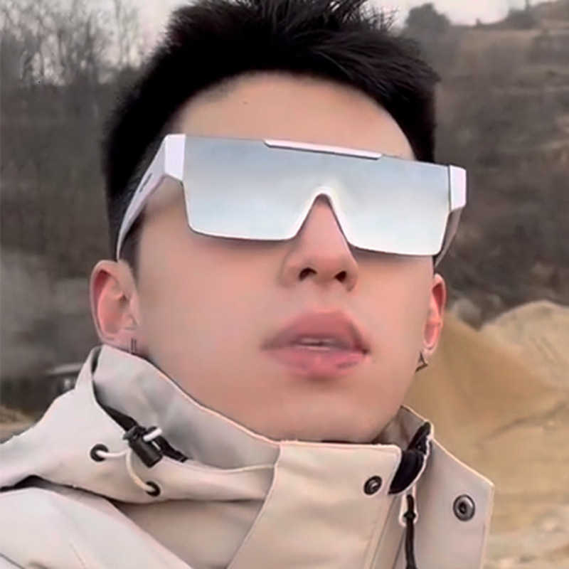 Personalized futuristic sunglasses for women windproof cycling goggles mountain climbing UV resistant sunglasses mens large face glasses S260304