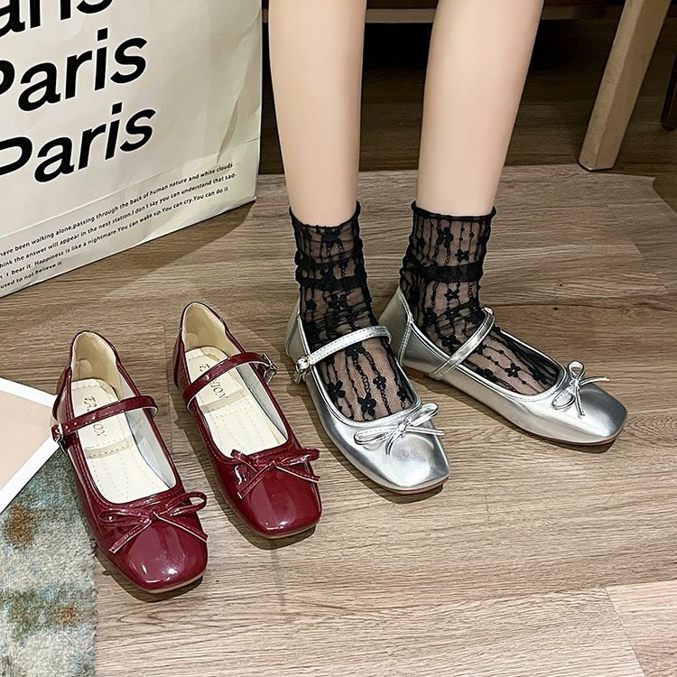 Ballet style shallow mouth single shoe 2025 new fashion bow French glossy small leather shoes buckle simple flat shoes