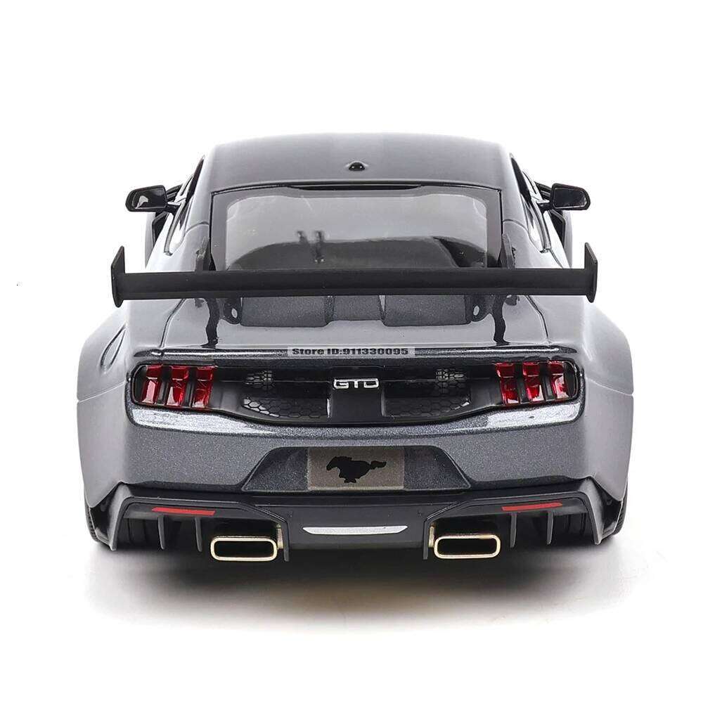 Maisto 1:18 2025 Ford Mustang CTD Car Static Die Casting Model Collection Toy Gift Black base Z260306