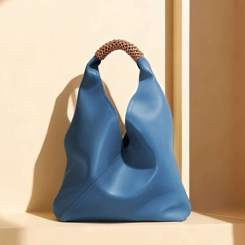 Luxury Shoulder Bags Totes Hobo Large Capacity Korean Niche Light Genuine Leather Women S Commuter Underarm Handheld Tote Bag SENYY