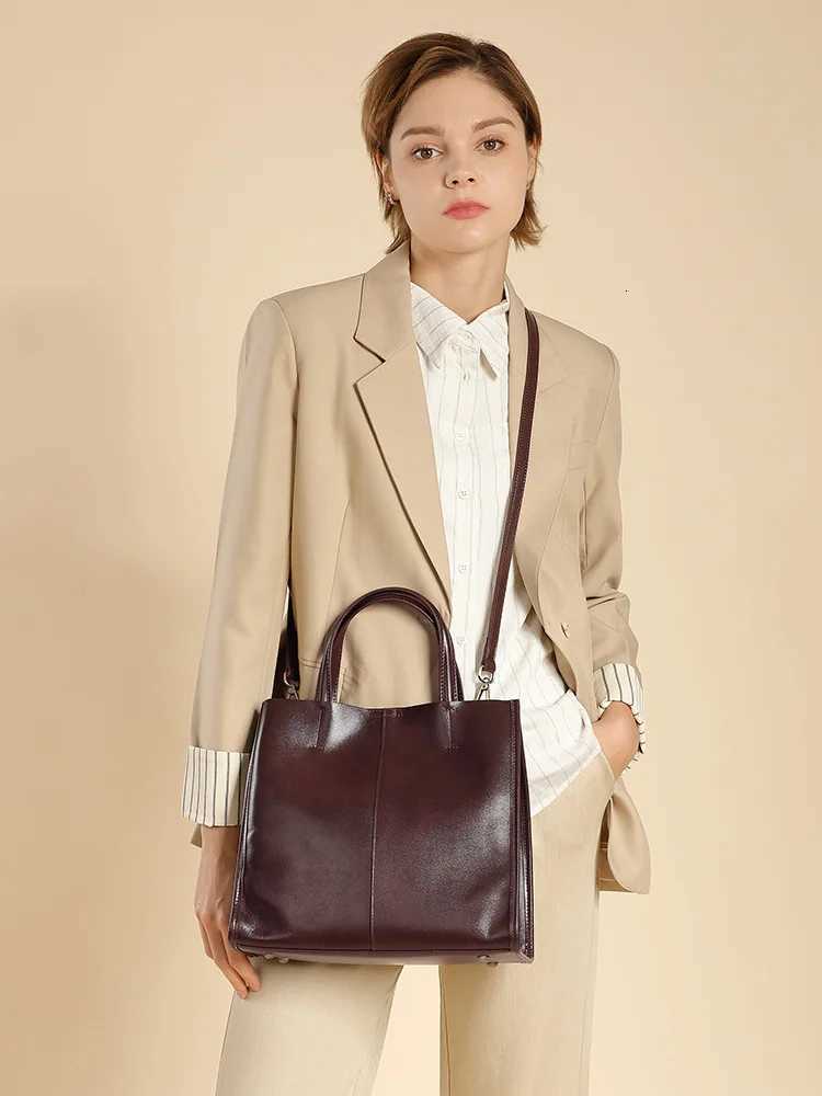 Genuine leather cowhide Womens handbag tote bucket bag 2026 new fashion crossbody bag high quality large capacity shoulder bag H260306