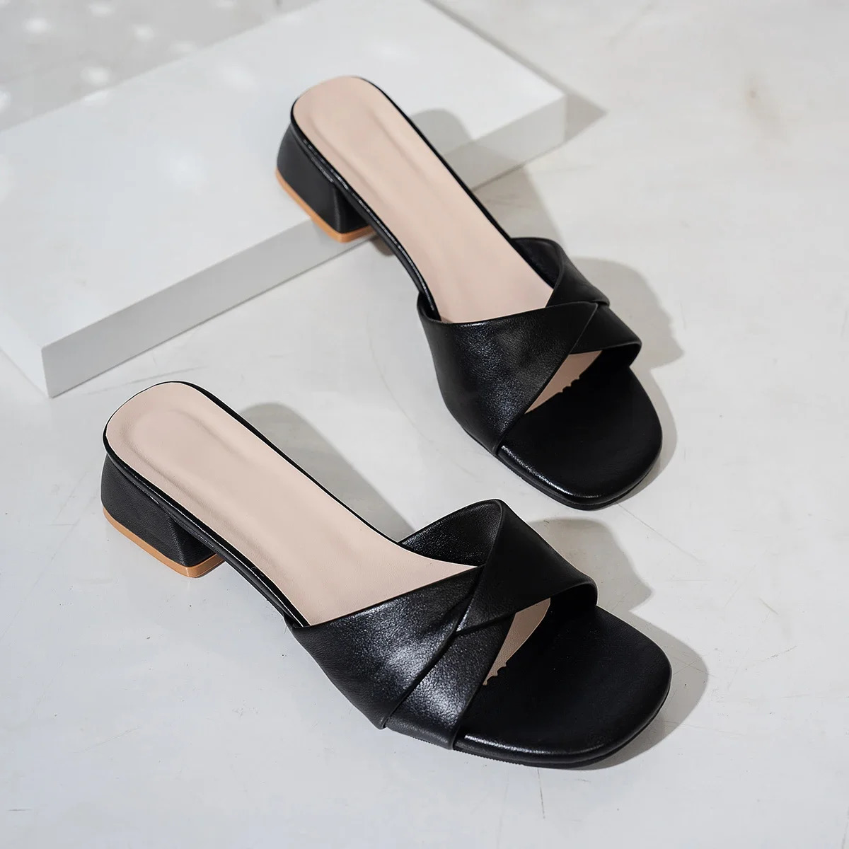 Summer Fashion Open Toe Solid Color Simple Leather Surface Versatile Candy Color Large Slippers Square Heel Shoes Women 260306