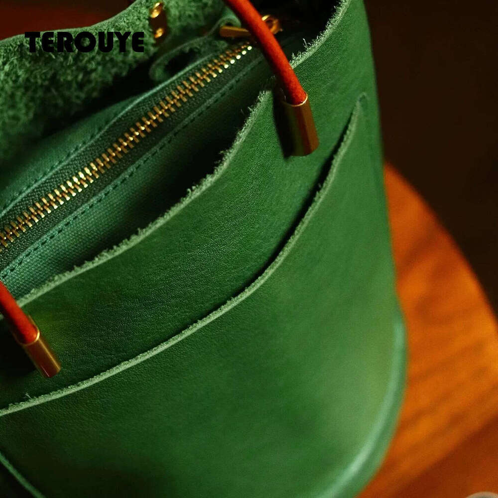 Women's Green Handbag Solid Pu Leather Bucket Bags Large Capacity Female Daily Shopping Composite Pack Commuting Crossbody Bag TEROUYE