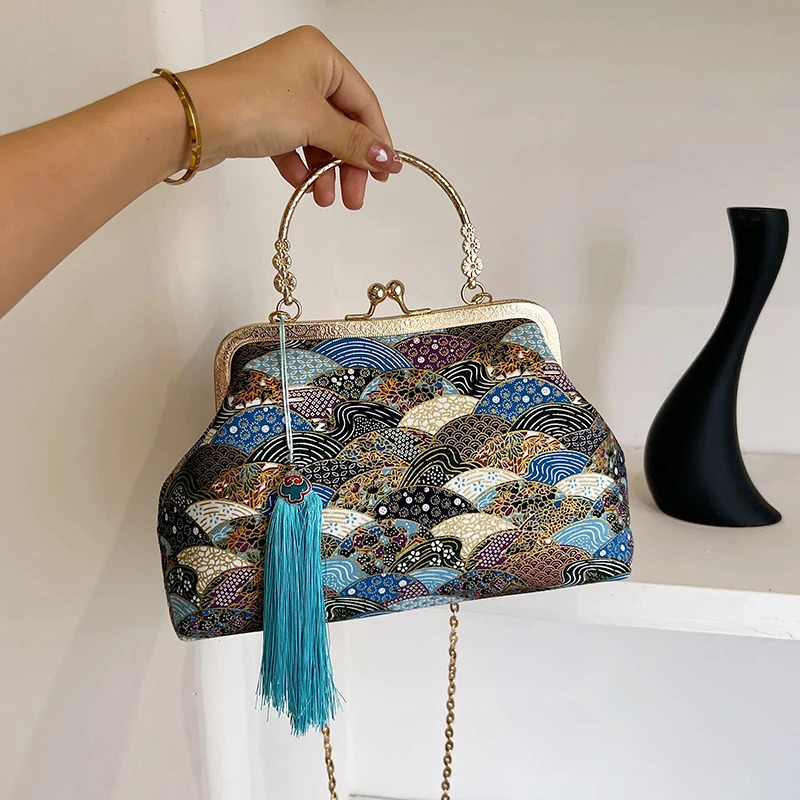 Vintage Embroidered Womens Shoulder Bags Elegant Metal Top Handle Purse with Adjustable Chain Strap Party Clutch Handbag wallet 260307