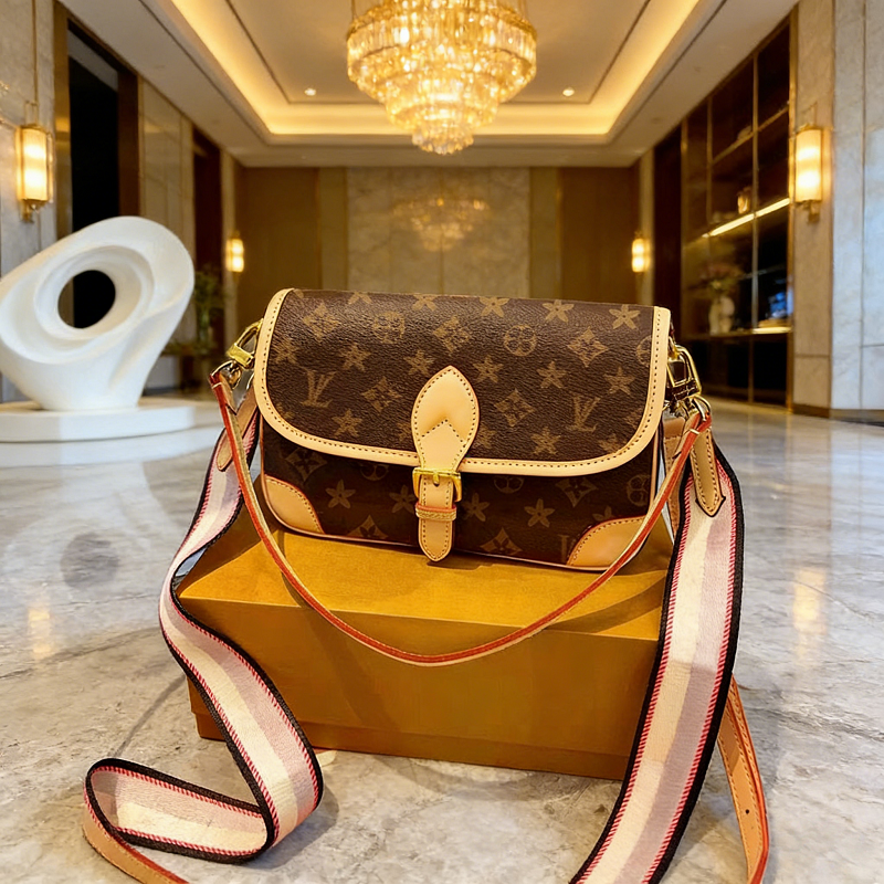 Luxurys Designer Bag Women Crossbody Diane Baguette Shoulder Bags Classic Luxury Vintage Canvas Jacquard Strap Totes Flap Embossed Letters Clutch Purse Tote Bag