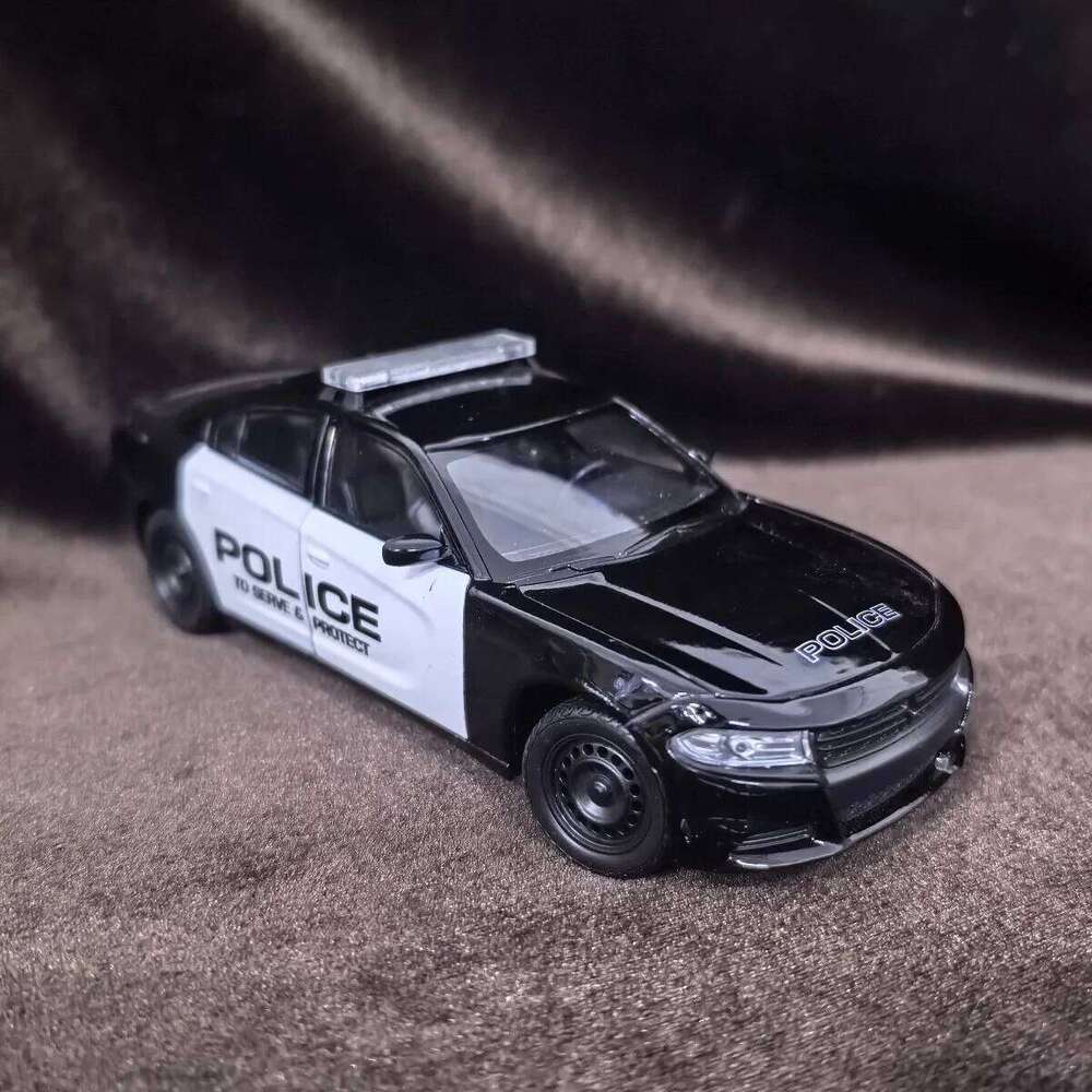 Limited 1:24 Scale Dodge Charger Pursuit 2016 Car Model, Luxury Vehicle Miniature Replica Figure Kid Xmas Gift Toy Z260306