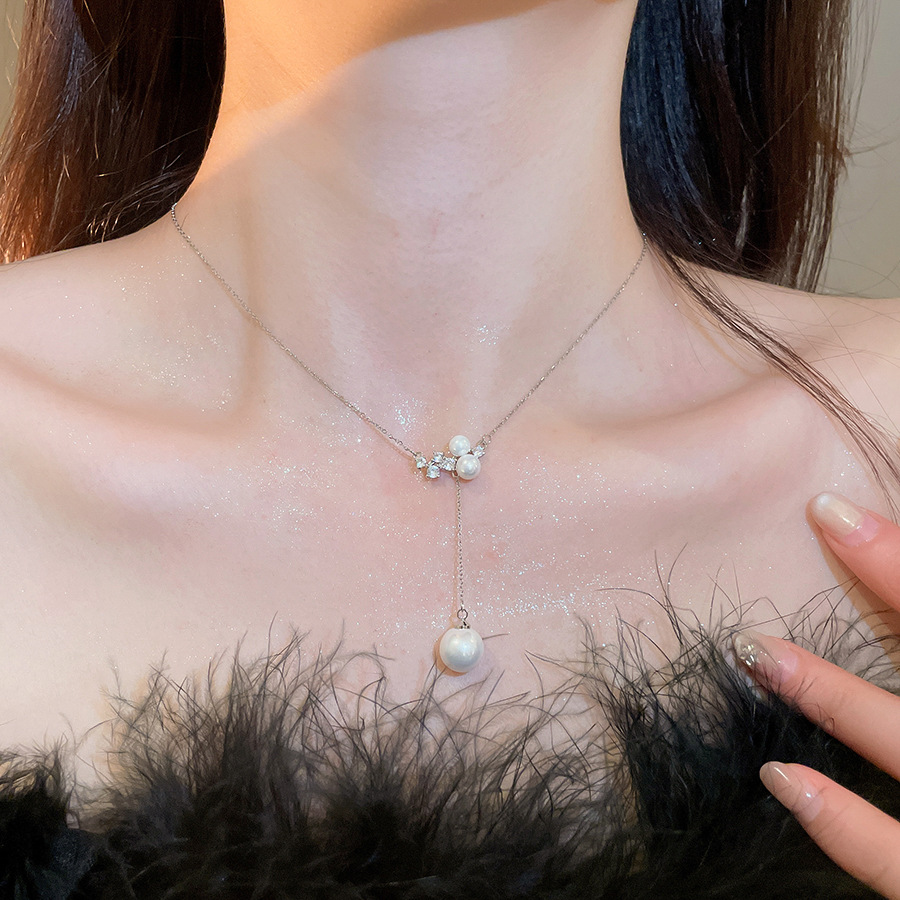 French-style stainless steel zircon pearl pendant necklace, vintage elegant clavicle chain, light luxury high-end jewelry for women