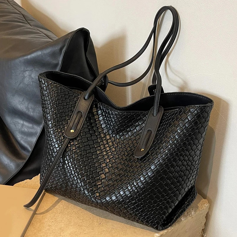 Ladies solid color multifunctional handbag minimalist ladies shoulder bag lightweight commuting for daily office use 260228