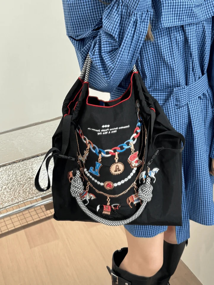 JapaneseStyleE mbroideredC hainP onyW omensS houlderB agL argeC apacityS hoppingB ightweighta ndF oldableS uitablef orC ommutingT ravelL eisureH olida