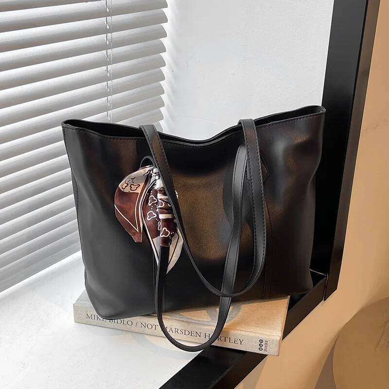 Women's New Summer Black Handbag Large Capacity Shoulder Niche Commuter Woman Bag Tote Bags Women Handbags bolsa XJ260306