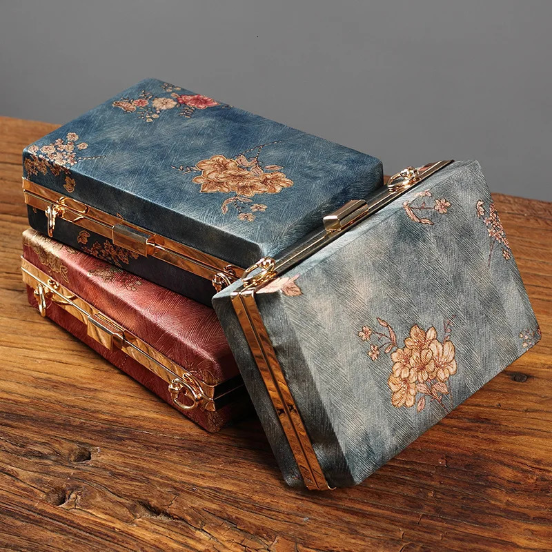 Fashion Women Embroidery Evening Bags Silk Clutch Purse for Bride Chain Shoulder Laides Case Top Handle Wedding Party Handbag 260307