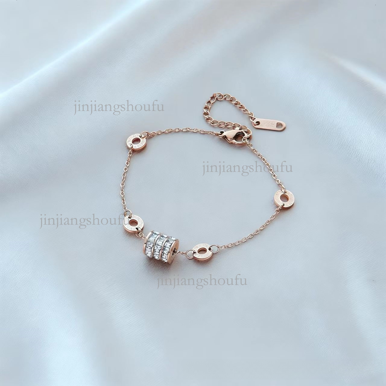 2026 Fashion All Diamond Titanium Steel Designer Bracelet Luxury Brand Non Fading Women's Jewelry Versatile High End 18K Gold Lock Chain Trendy N