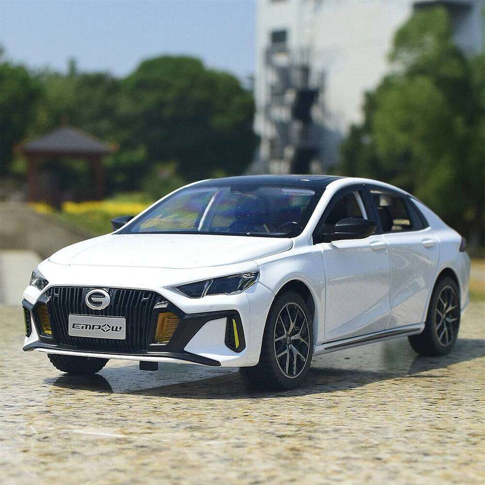 1:24 EMPOW55 Hong Qi H9 Alloy Model Toys Diecast Car 6 Doors Opened Sound Light Pull Back Miniature Vehcies for Children's Gifts Z260306