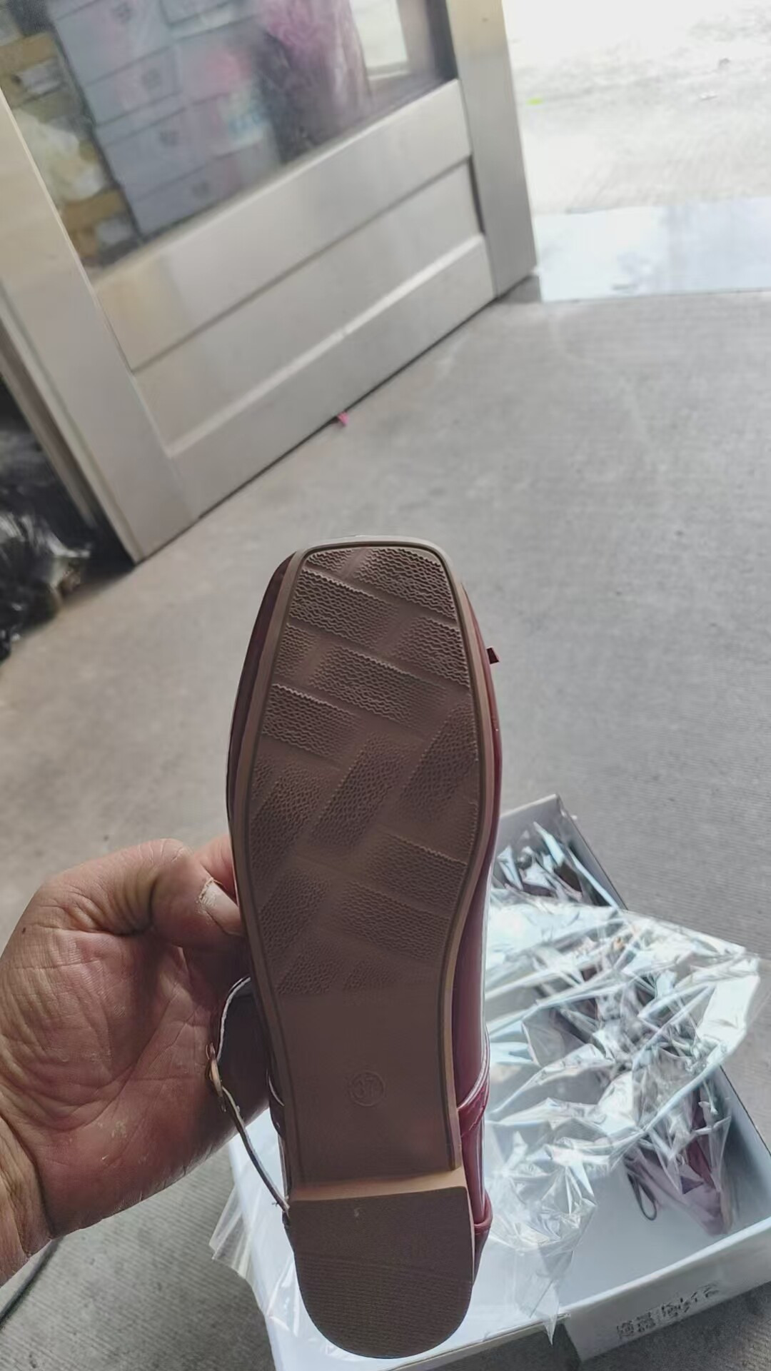 Ballet style shallow mouth single shoe 2025 new fashion bow French glossy small leather shoes buckle simple flat shoes