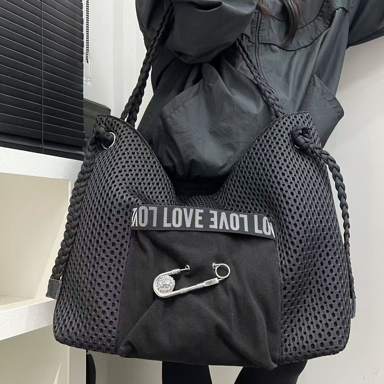 2026 new Women's casual Korean-style new large bag with woven shoulder strap crossbody unique large pin tote bag