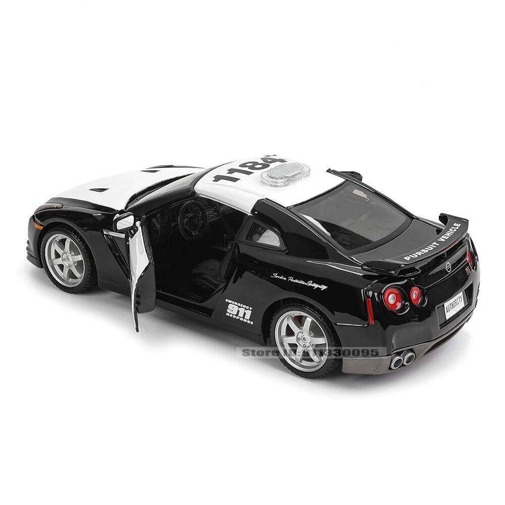 Maisto 1:24 2009 GTR 1973 Nissan Skyline 2000 GT-R alloy car model handicraft decoration collection toy tool gift die-casting Z260306