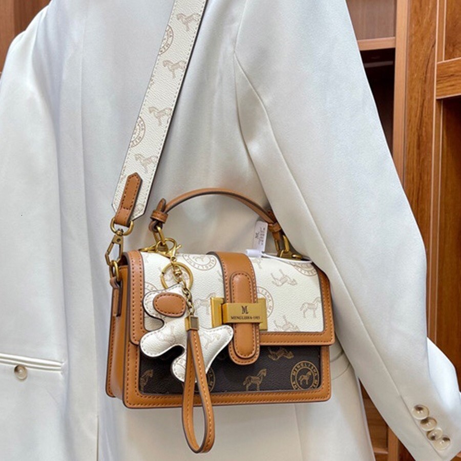 2026 New Top Luxury Free Shipping Women's Designer Bag Large Capacity Shoulder Bag High End Slant Luxury Bag Small Square Bag Women's Commut