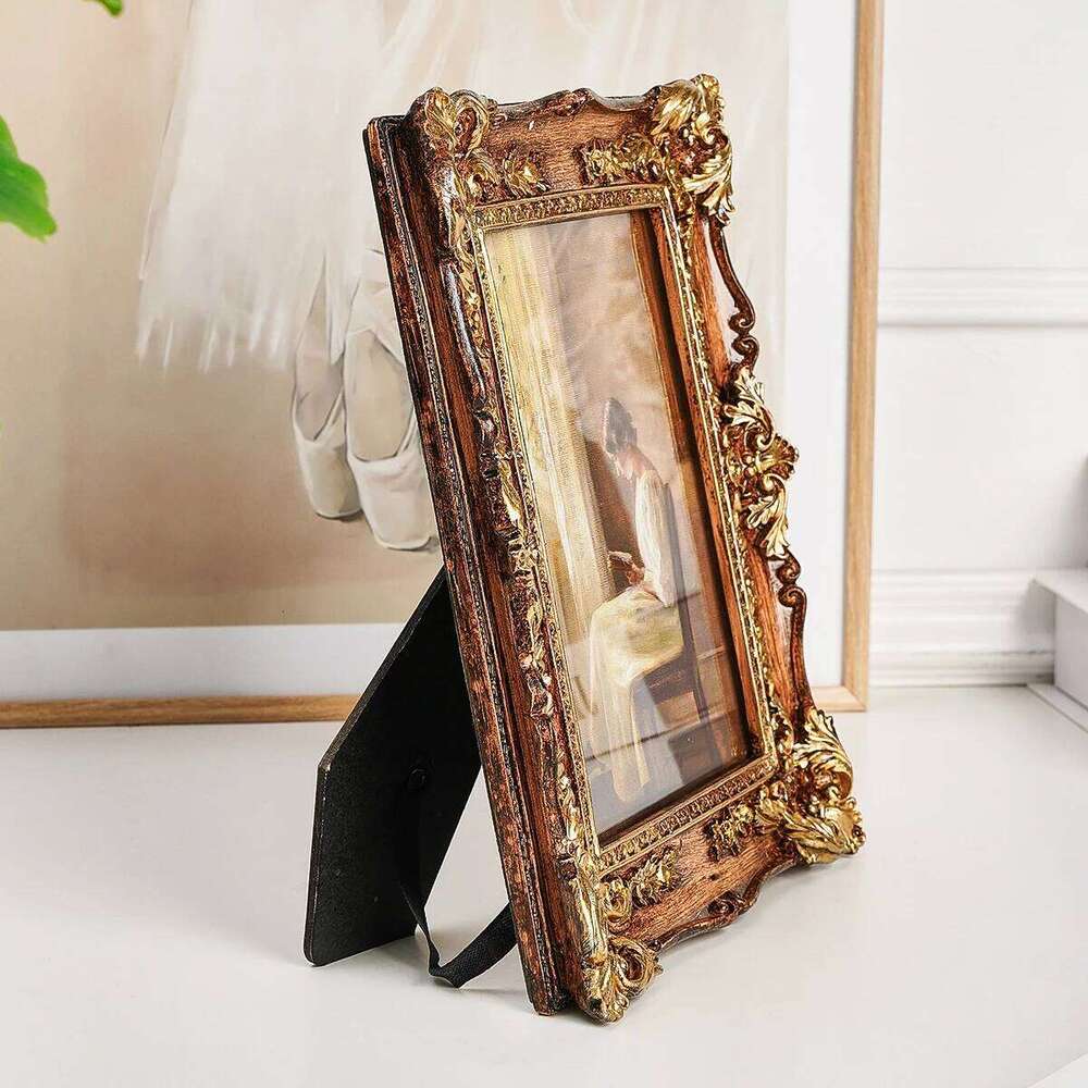 1PC, photo display made of European retro resin with a three-dimensional patterned frame H260306